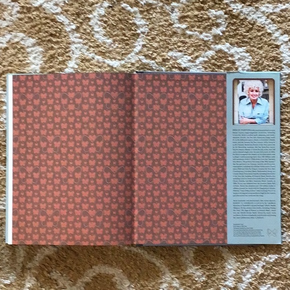 Dolly Parton, Songteller: My Life in Lyrics book Coffee table book - Picture 5 of 10